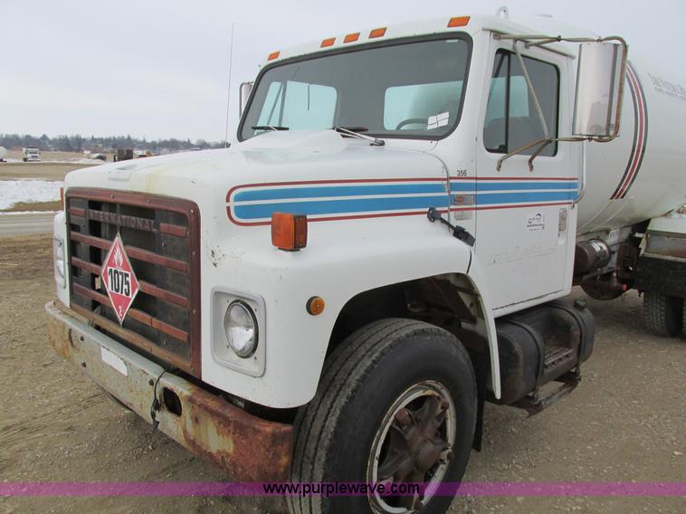 image for item I4067 1986 International 1754 propane delivery truck