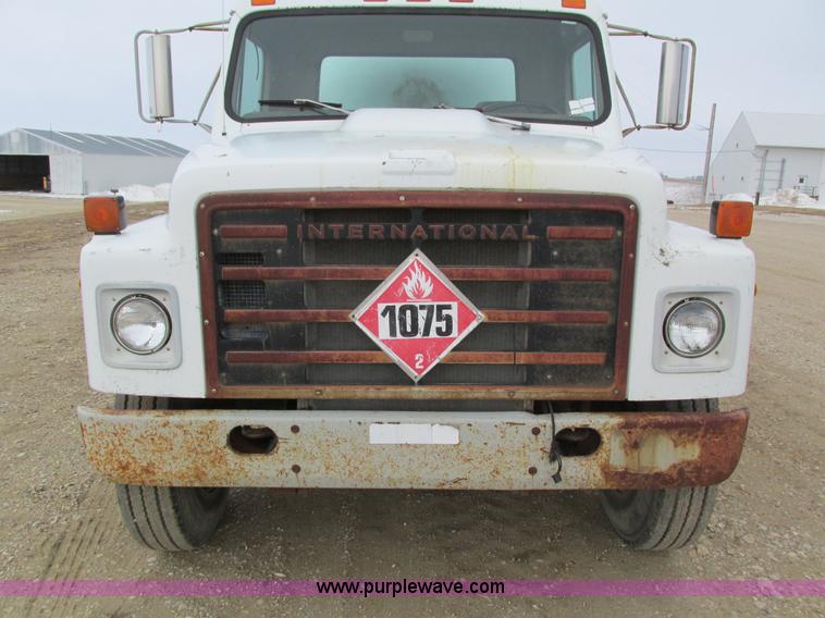 image for item I4067 1986 International 1754 propane delivery truck
