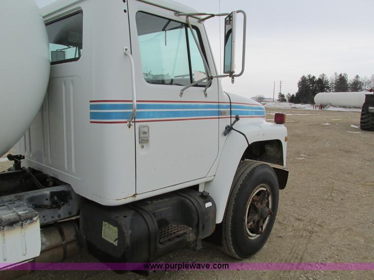 image for item I4067 1986 International 1754 propane delivery truck