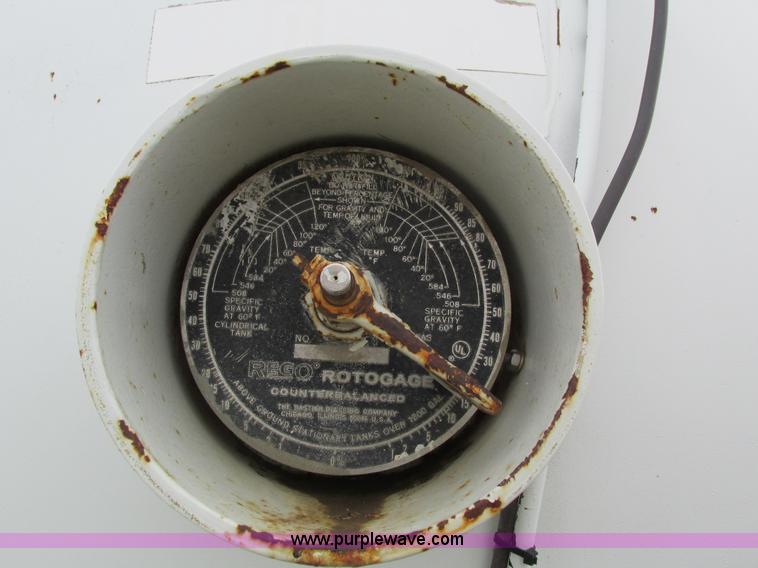 image for item I4067 1986 International 1754 propane delivery truck