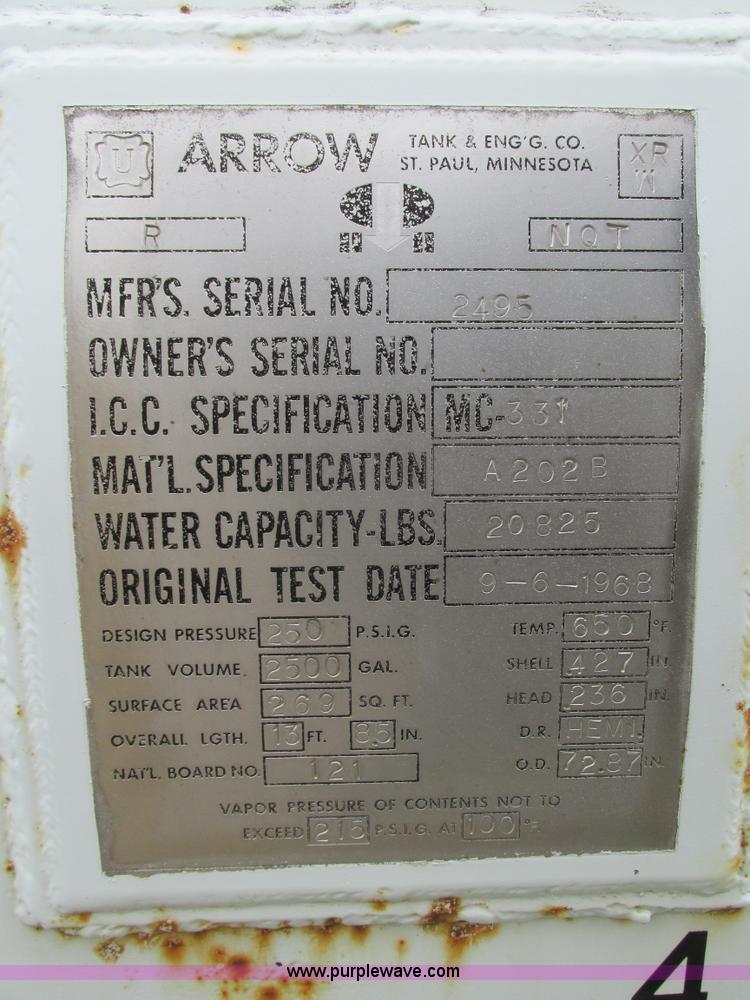 image for item I4067 1986 International 1754 propane delivery truck