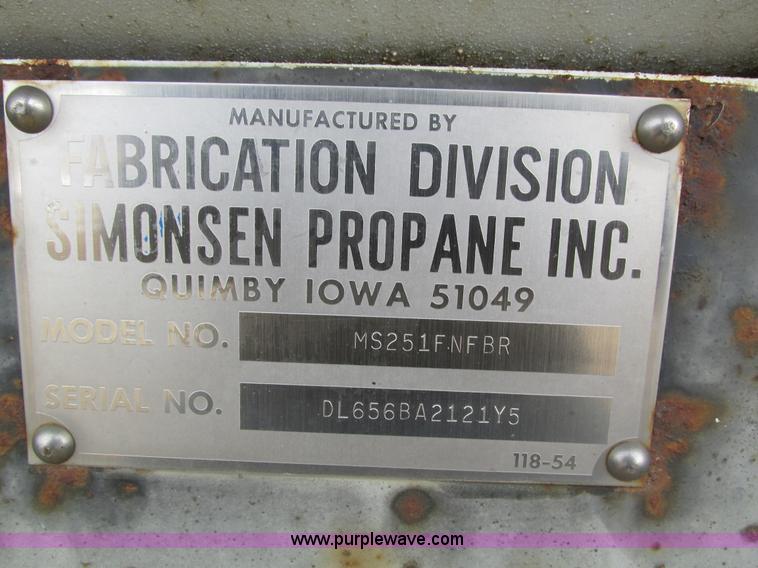 image for item I4067 1986 International 1754 propane delivery truck