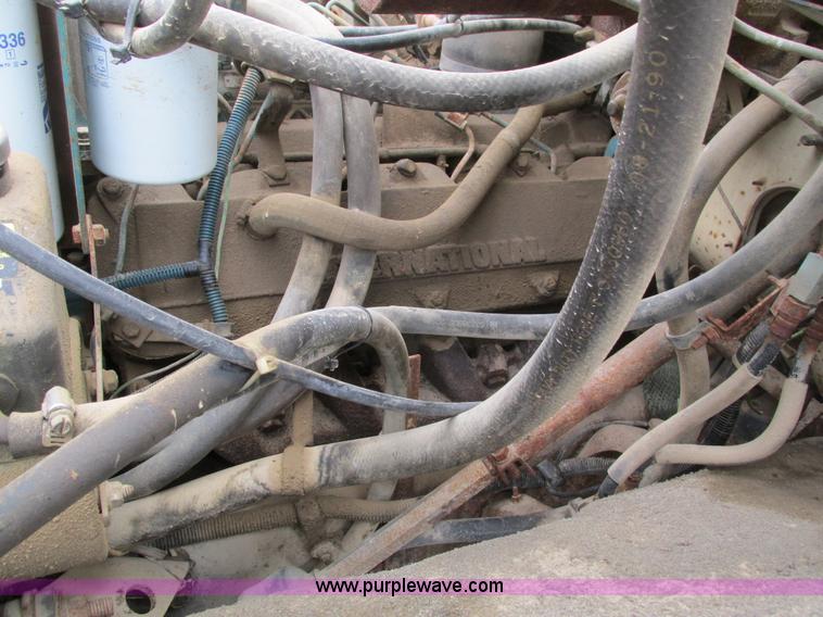 image for item I4067 1986 International 1754 propane delivery truck