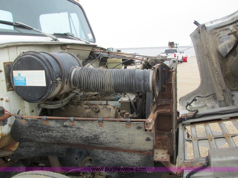 image for item I4067 1986 International 1754 propane delivery truck