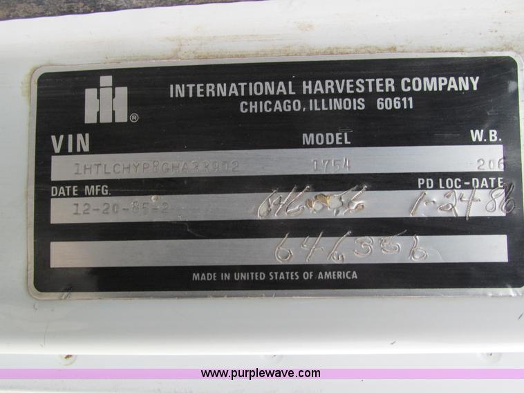 image for item I4067 1986 International 1754 propane delivery truck