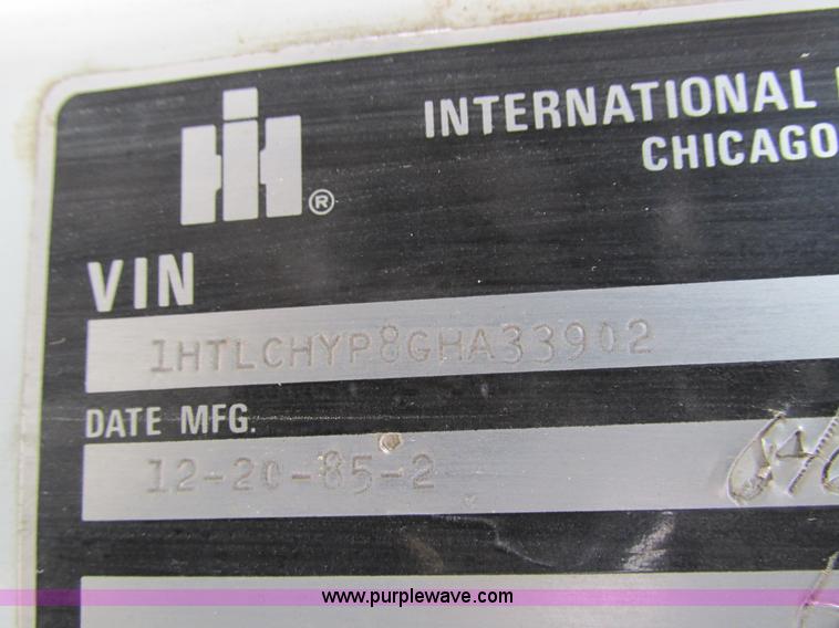 image for item I4067 1986 International 1754 propane delivery truck