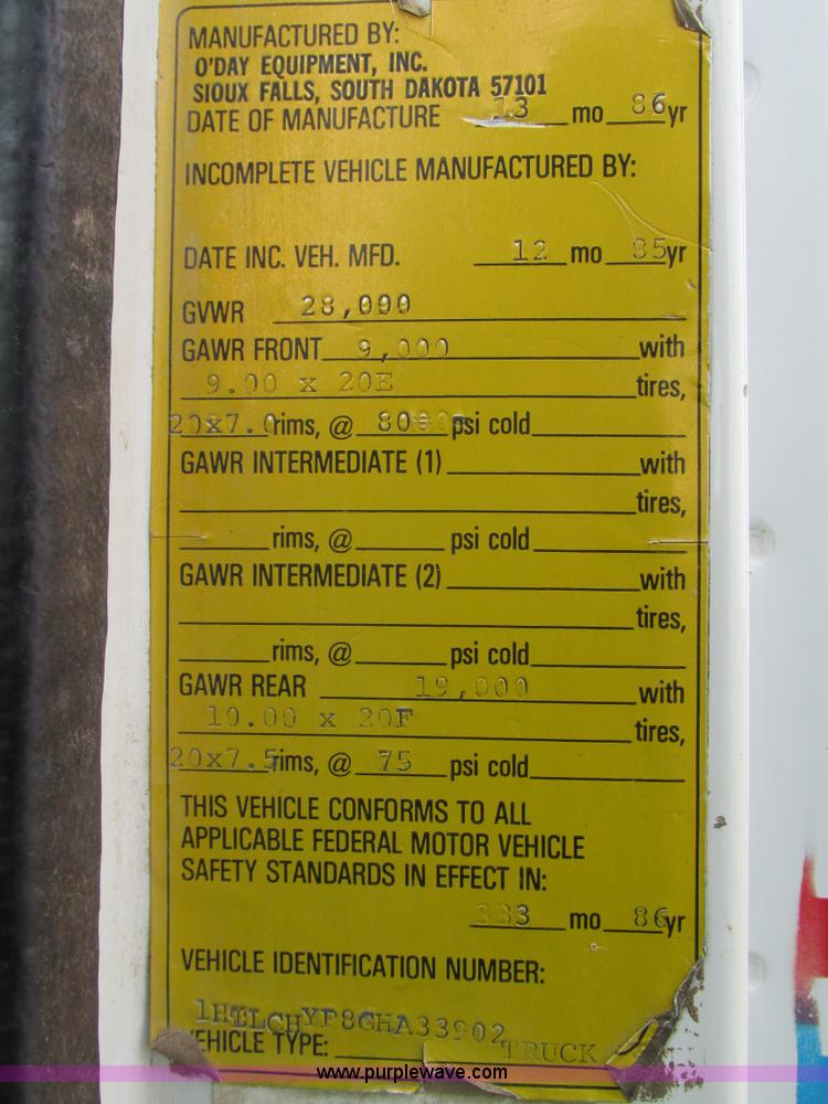 image for item I4067 1986 International 1754 propane delivery truck