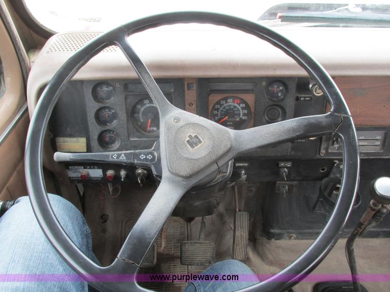 image for item I4067 1986 International 1754 propane delivery truck