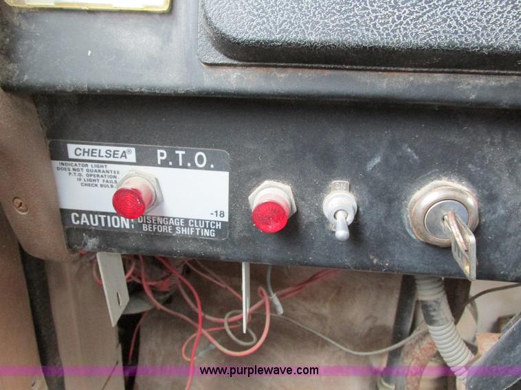 image for item I4067 1986 International 1754 propane delivery truck