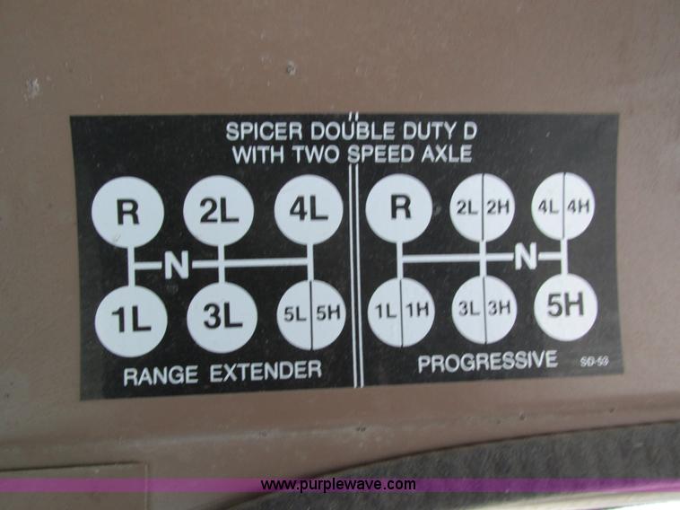 image for item I4067 1986 International 1754 propane delivery truck