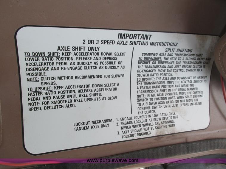 image for item I4067 1986 International 1754 propane delivery truck