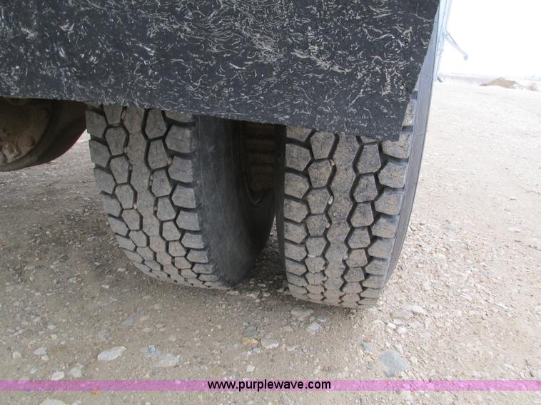 image for item I4067 1986 International 1754 propane delivery truck