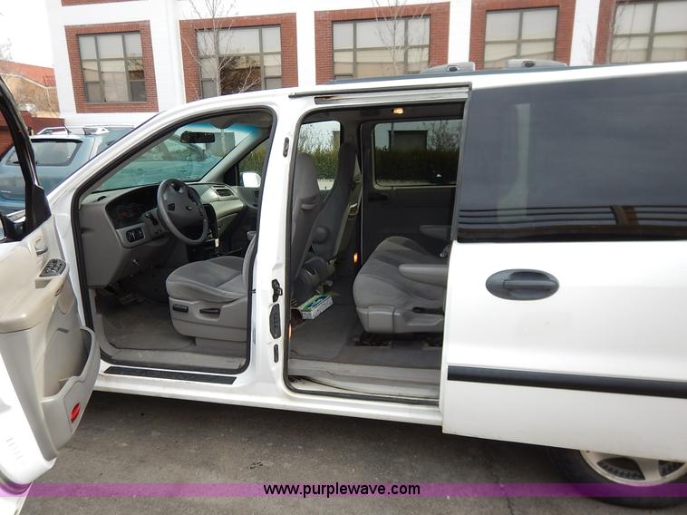 image for item I5046 2002 Ford Windstar LX van