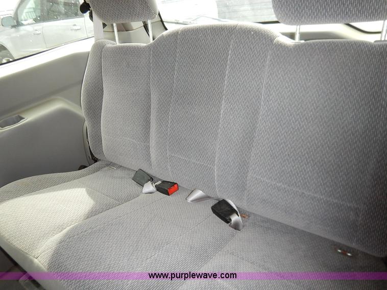 image for item I5046 2002 Ford Windstar LX van