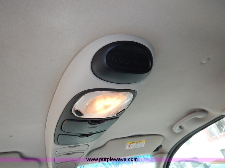 image for item I5046 2002 Ford Windstar LX van