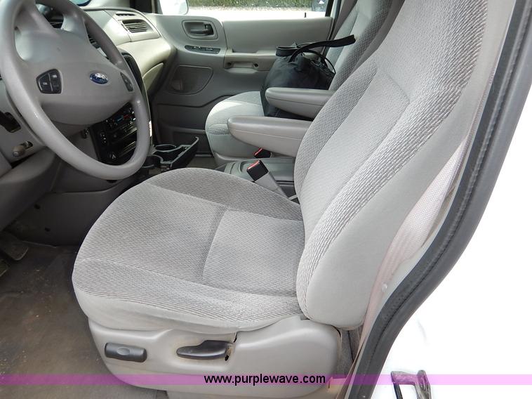 image for item I5046 2002 Ford Windstar LX van