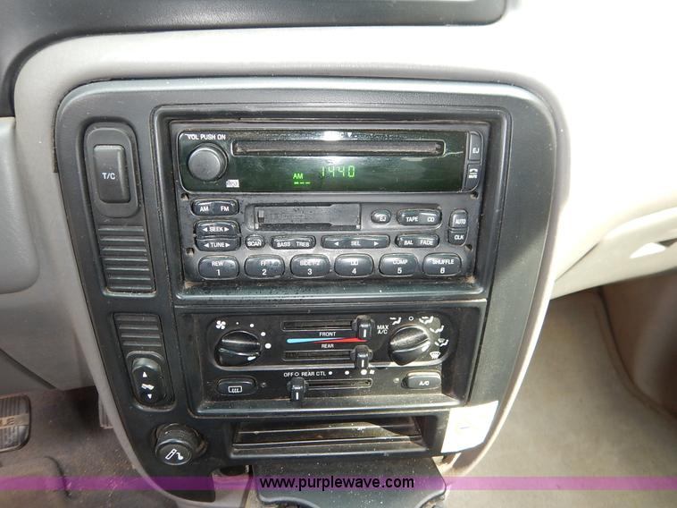 image for item I5046 2002 Ford Windstar LX van