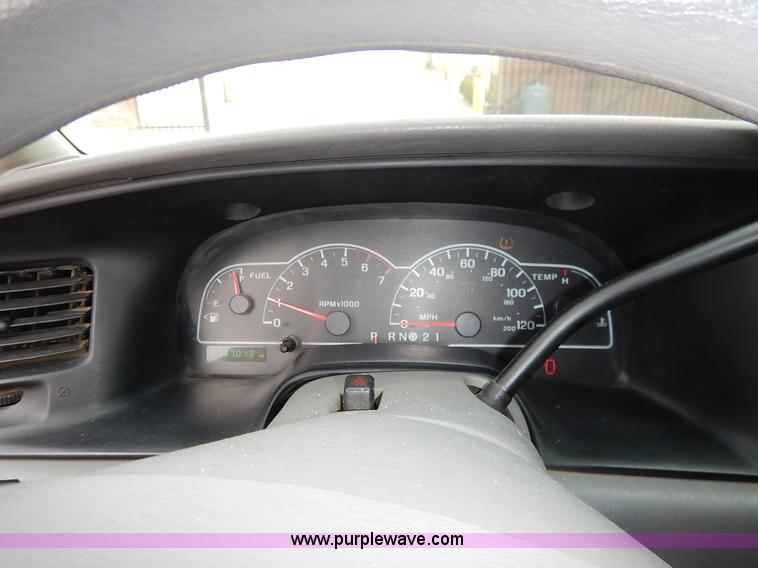 image for item I5046 2002 Ford Windstar LX van