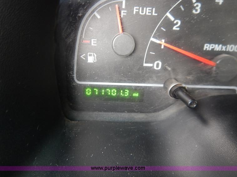 image for item I5046 2002 Ford Windstar LX van