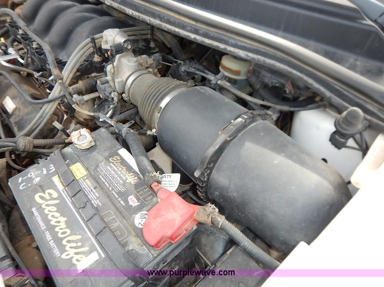 image for item I5046 2002 Ford Windstar LX van