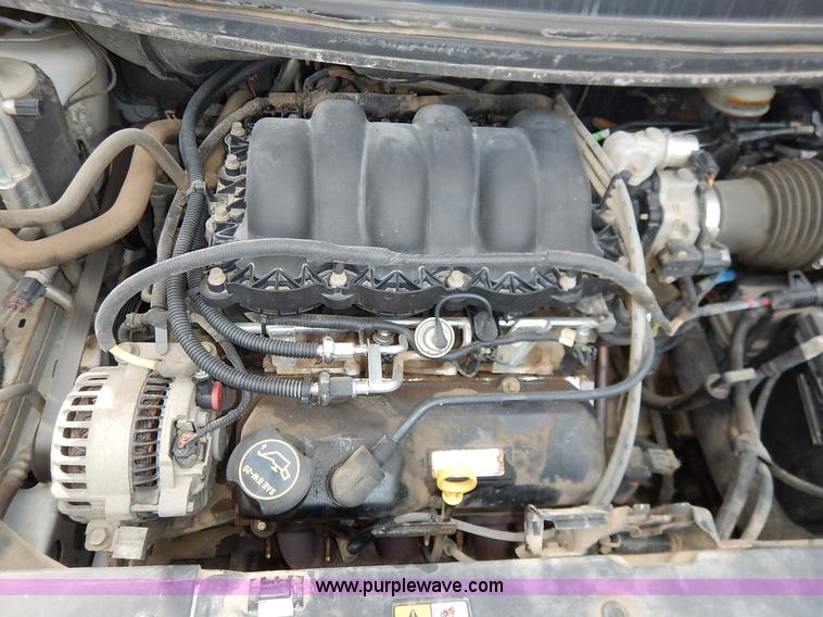 image for item I5046 2002 Ford Windstar LX van