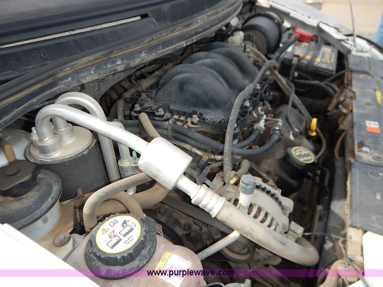 image for item I5046 2002 Ford Windstar LX van