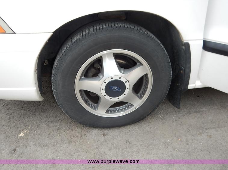 image for item I5046 2002 Ford Windstar LX van