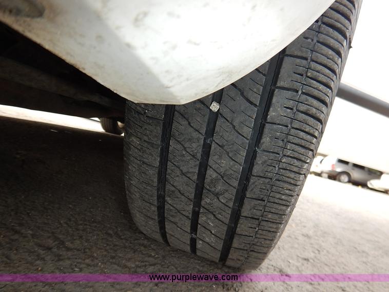 image for item I5046 2002 Ford Windstar LX van