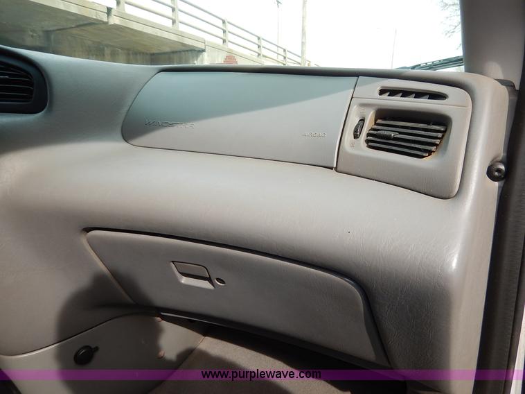 image for item I5046 2002 Ford Windstar LX van