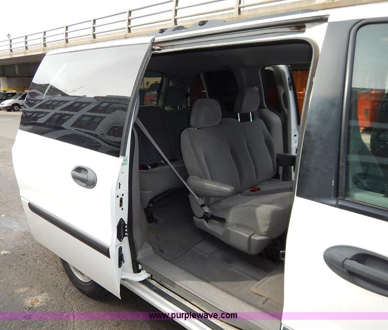 image for item I5046 2002 Ford Windstar LX van