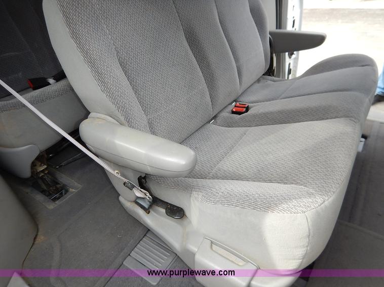 image for item I5046 2002 Ford Windstar LX van