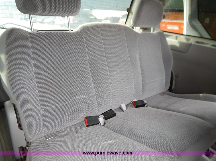 image for item I5046 2002 Ford Windstar LX van