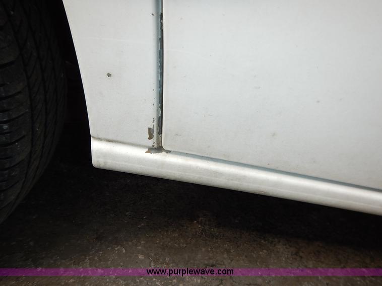 image for item I5046 2002 Ford Windstar LX van