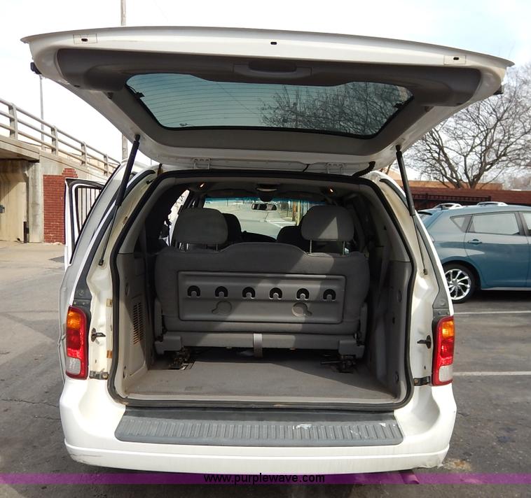 image for item I5046 2002 Ford Windstar LX van