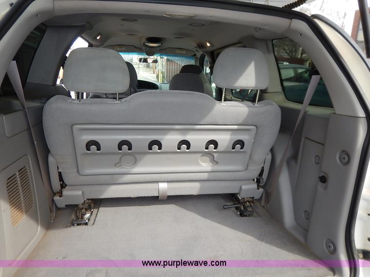 image for item I5046 2002 Ford Windstar LX van