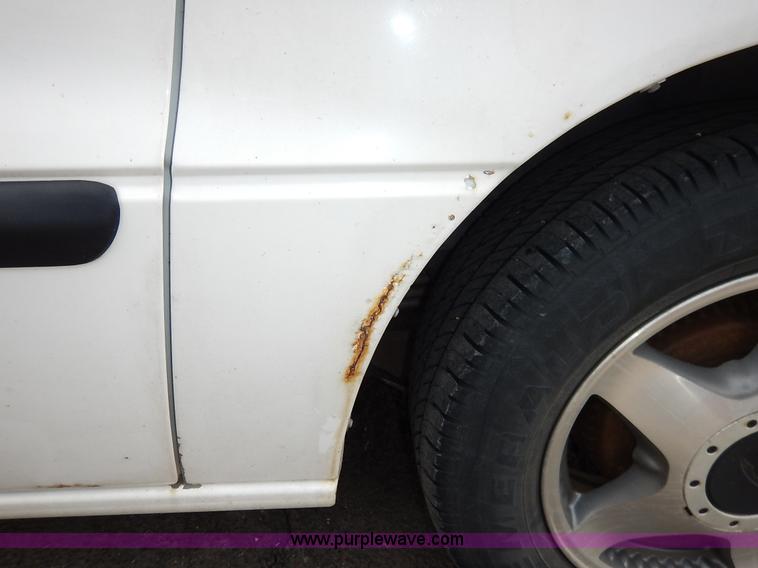 image for item I5046 2002 Ford Windstar LX van