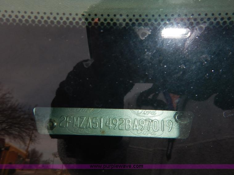 image for item I5046 2002 Ford Windstar LX van