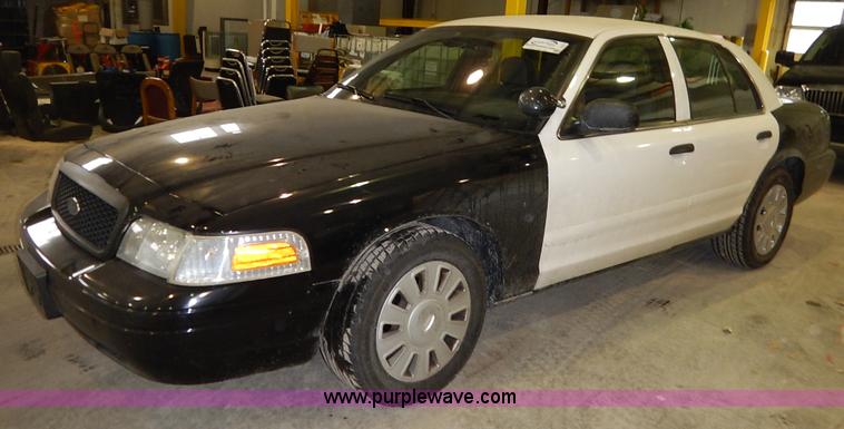 image for item I5075 2007 Ford Crown Victoria Police Interceptor