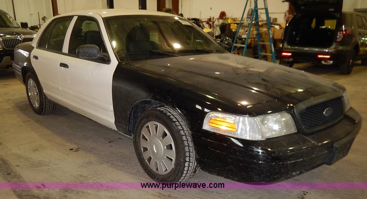 image for item I5075 2007 Ford Crown Victoria Police Interceptor