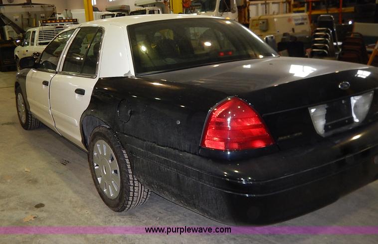image for item I5075 2007 Ford Crown Victoria Police Interceptor