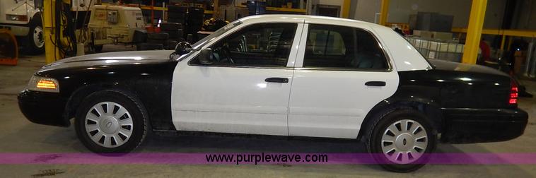 image for item I5075 2007 Ford Crown Victoria Police Interceptor