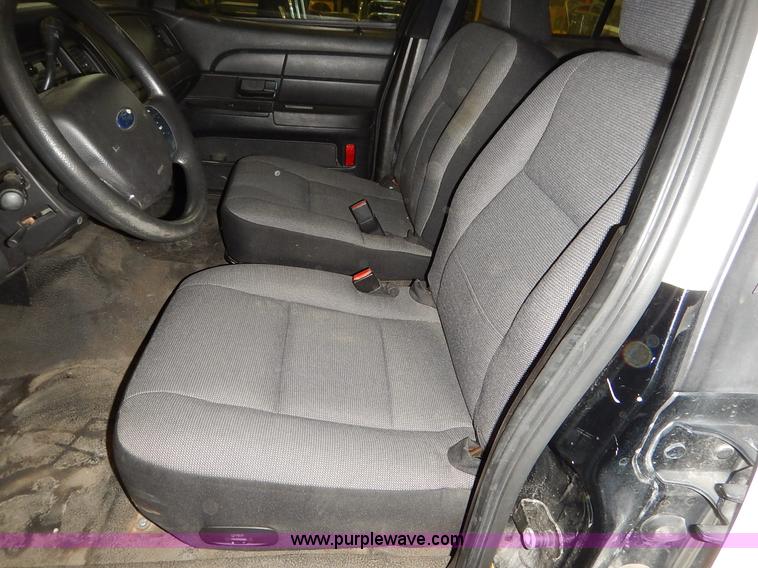 image for item I5075 2007 Ford Crown Victoria Police Interceptor