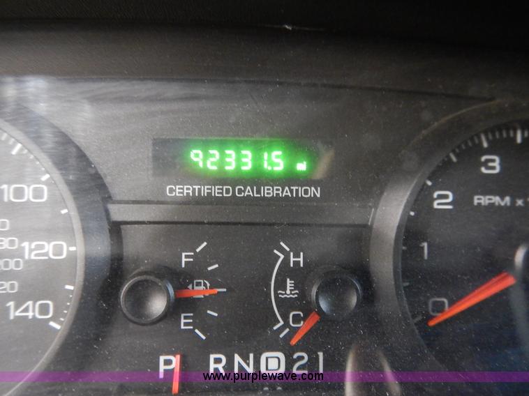 image for item I5075 2007 Ford Crown Victoria Police Interceptor