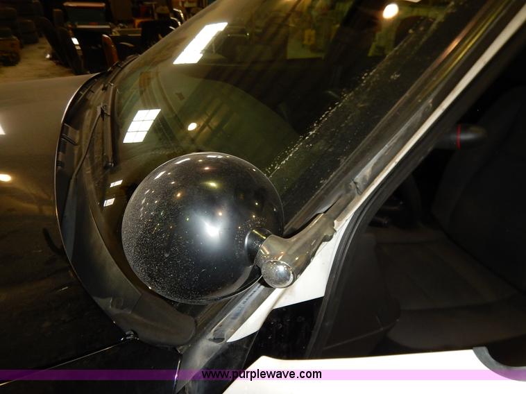 image for item I5075 2007 Ford Crown Victoria Police Interceptor