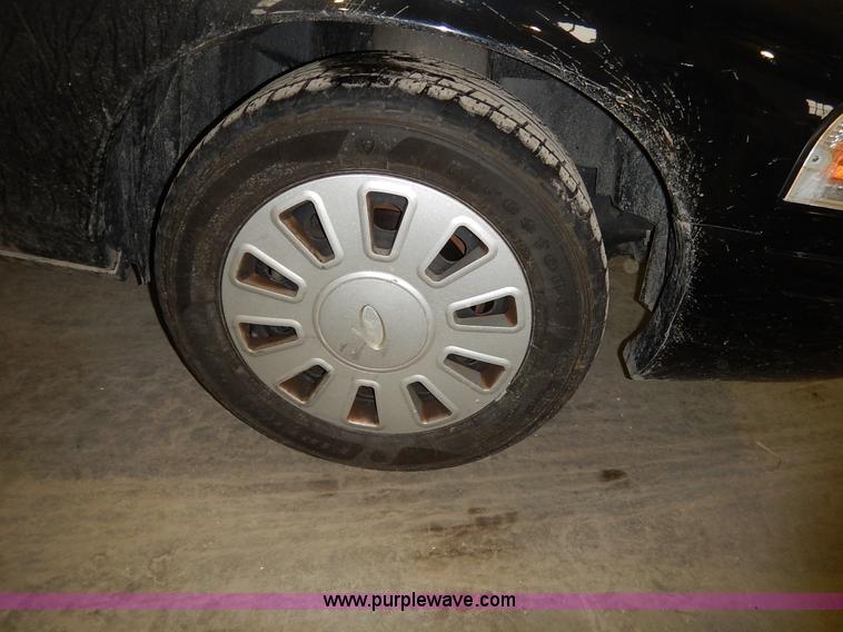 image for item I5075 2007 Ford Crown Victoria Police Interceptor