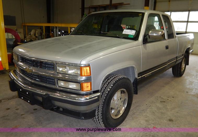 image for item I5076 1994 Chevrolet Silverado 1500 Z71 Ext. Cab pickup truck