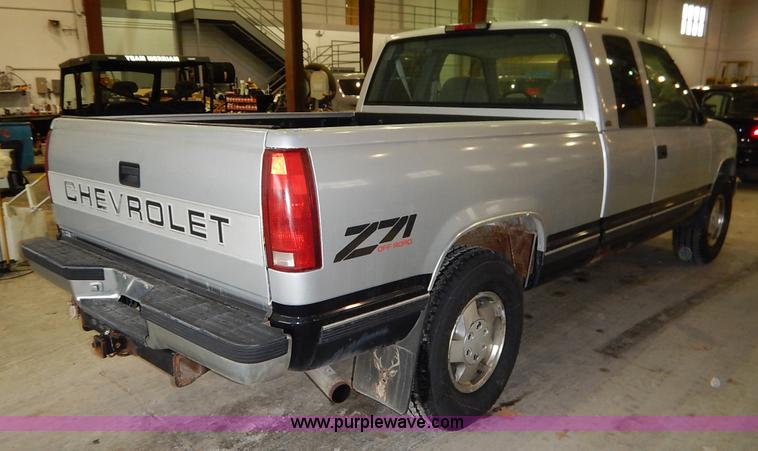 image for item I5076 1994 Chevrolet Silverado 1500 Z71 Ext. Cab pickup truck