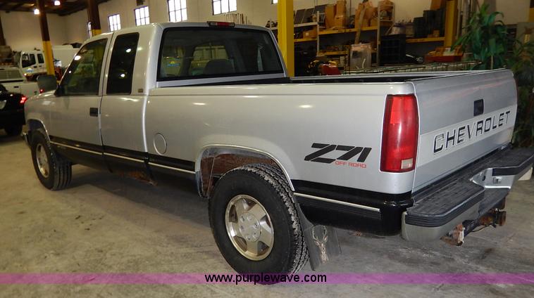 image for item I5076 1994 Chevrolet Silverado 1500 Z71 Ext. Cab pickup truck
