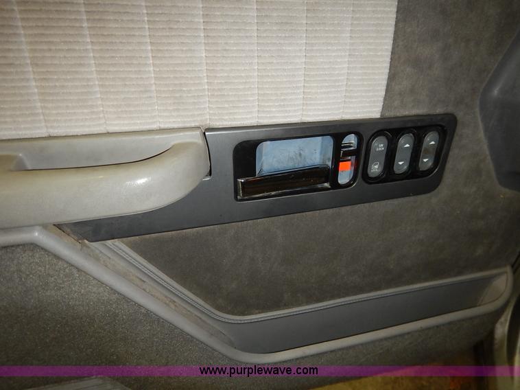 image for item I5076 1994 Chevrolet Silverado 1500 Z71 Ext. Cab pickup truck