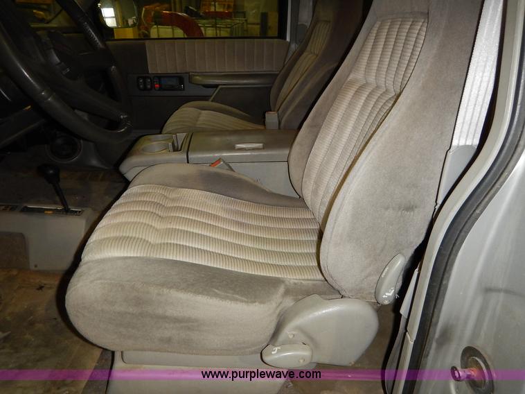 image for item I5076 1994 Chevrolet Silverado 1500 Z71 Ext. Cab pickup truck